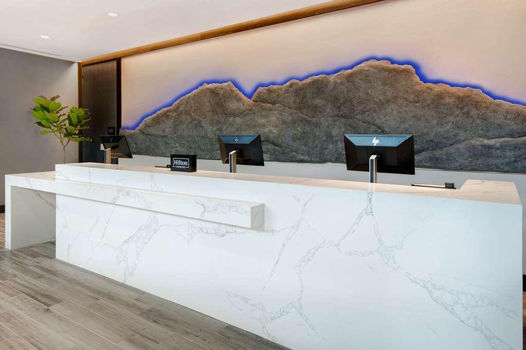 Embassy Suites By Hilton Alpharetta Halcyon Dalaman gambar